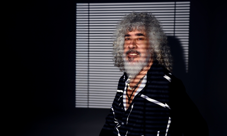 Συνέντευξη με τον Γιάννη Γιοκαρίνη: Μια κουβέντα που δεν χαϊδεύει αυτιά